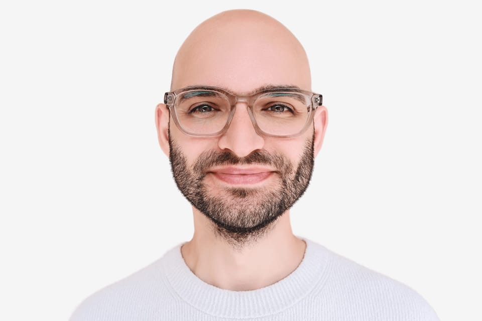 STUDIO CHRISTOS KI-Enhanced UX Designer bei der Arbeit